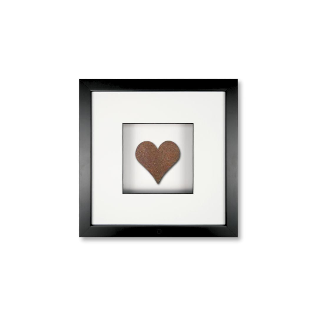 Quadratwerk Wandbild Urban Rust Heart 27cm - Rahmen Schwarz, Hintergrund Weiß, Passepartout Weiß/Schwarz