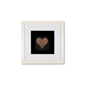 Quadratwerk Wandbild Urban Rust Heart 27cm - Rahmen Weiß, Hintergrund Schwarz, Passepartout Weiß/Weiß