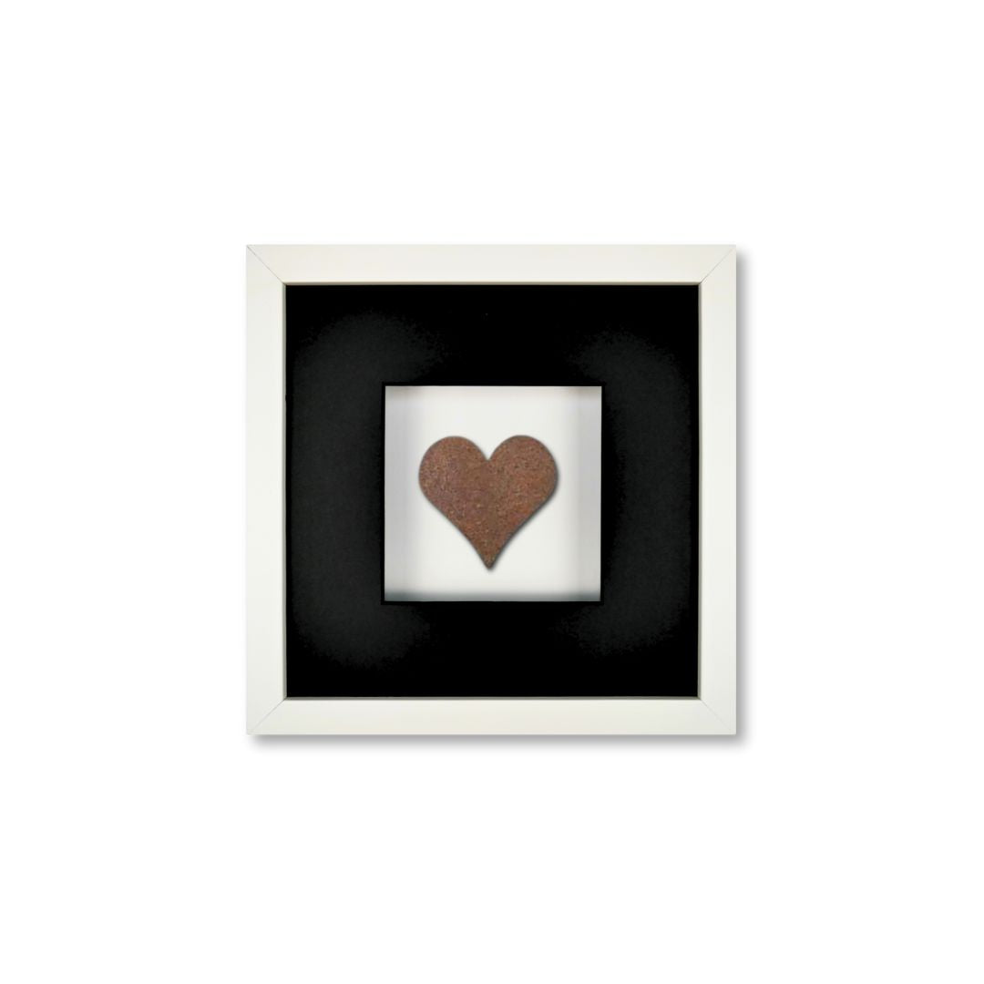 Quadratwerk Wandbild Urban Rust Heart 27cm - Rahmen Weiß, Hintergrund Weiß, Passepartout Schwarz/Schwarz