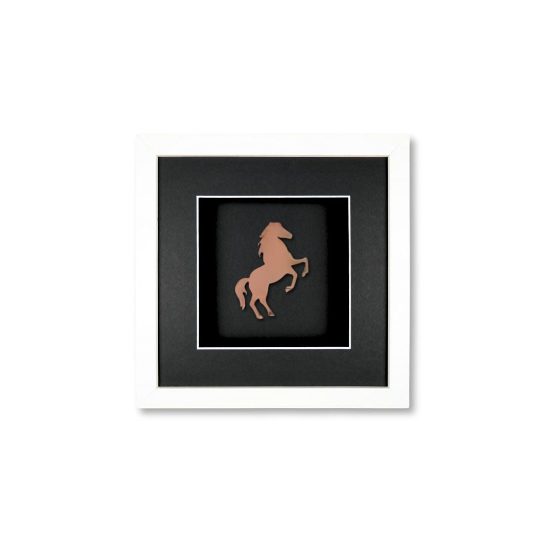 Quadratwerk Wandbild Urban Rust Horse 27cm - Rahmen Weiß, Hintergrund Schwarz, Passepartout Schwarz/Weiß