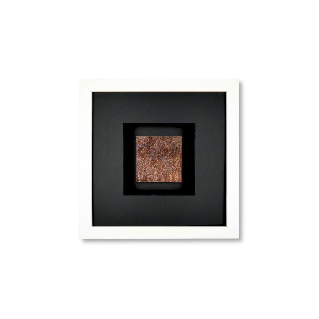 Quadratwerk Wandbild Urban Rust Quadrat 27cm - Rahmen Weiß, Hintergrund Schwarz, Passepartout Schwarz/Schwarz