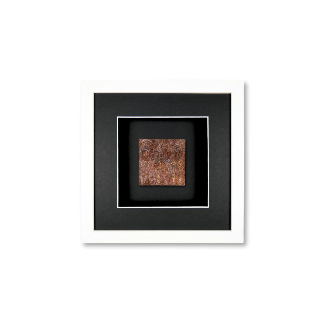 Quadratwerk Wandbild Urban Rust Quadrat 27cm - Rahmen Weiß, Hintergrund Schwarz, Passepartout Schwarz/Weiß
