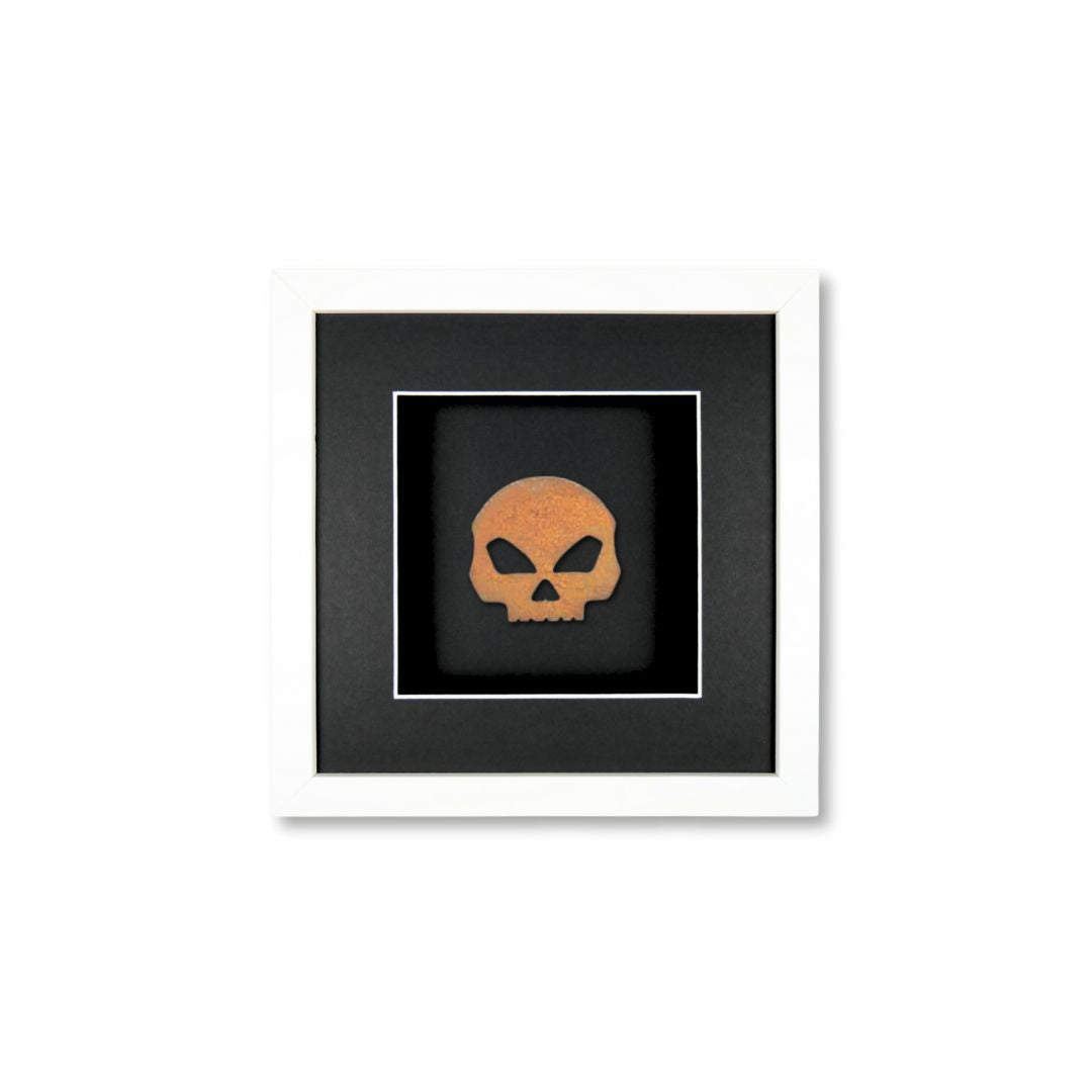 Quadratwerk Wandbild Urban Rust Skull 27cm - Rahmen Weiß, Hintergrund Schwarz, Passepartout Schwarz/Weiß