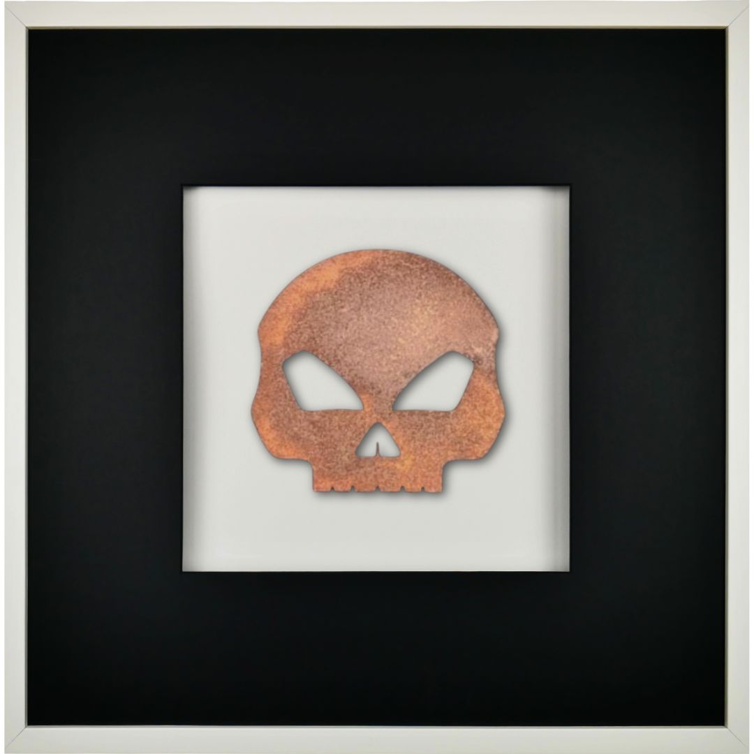 Quadratwerk Wandbild Urban Rust Totenkopf 58cm - Rahmen Weiß, Hintergrund Weiß, Passepartout Schwarz/Schwarz