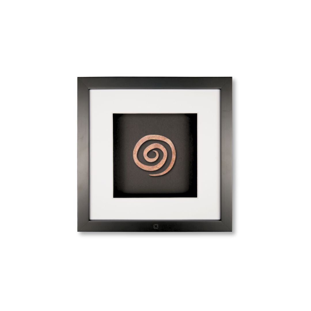 Quadratwerk Wandbild Detailaufnahme Urban Rust Spirale 27cm - Rahmen Schwarz, Hintergrund Schwarz, Passepartout Weiß/Weiß
