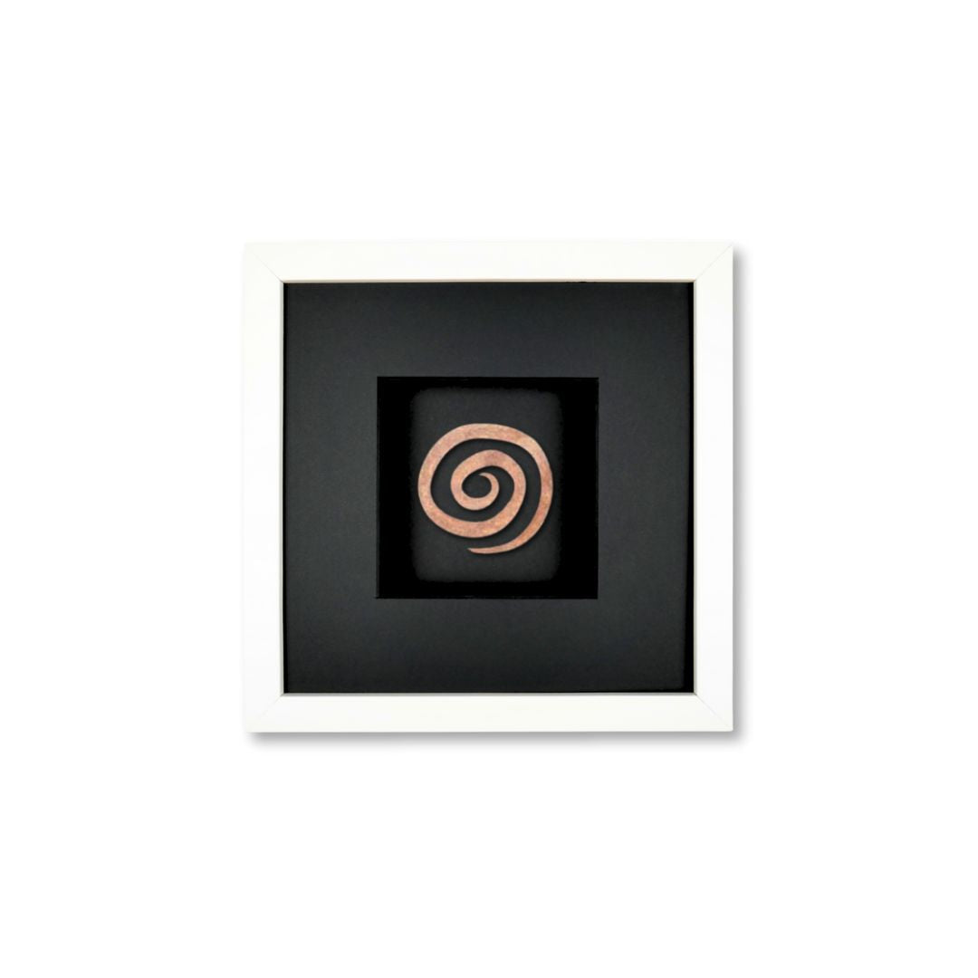 Quadratwerk Wandbild Detailaufnahme Urban Rust Spirale 27cm - Rahmen Weiß, Hintergrund Schwarz, Passepartout Schwarz/Schwarz