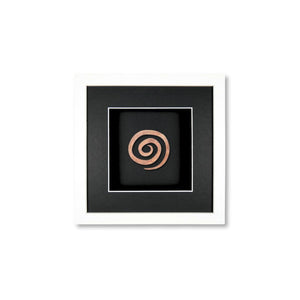 Quadratwerk Wandbild Detailaufnahme Urban Rust Spirale 27cm - Rahmen Weiß, Hintergrund Schwarz, Passepartout Schwarz/Weiß