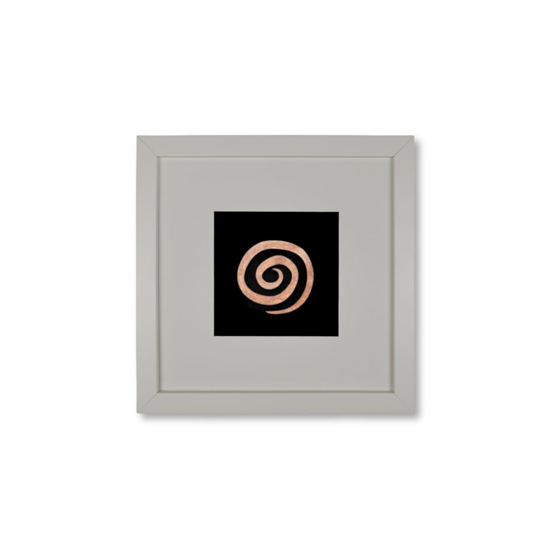 Quadratwerk Wandbild Detailaufnahme Urban Rust Spirale 27cm - Rahmen Weiß, Hintergrund Schwarz, Passepartout Weiß/Schwarz