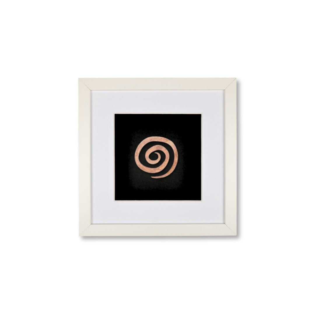 Quadratwerk Wandbild Detailaufnahme Urban Rust Spirale 27cm - Rahmen Weiß, Hintergrund Schwarz, Passepartout Weiß/Weiß