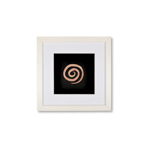 Quadratwerk Wandbild Detailaufnahme Urban Rust Spirale 27cm - Rahmen Weiß, Hintergrund Schwarz, Passepartout Weiß/Weiß
