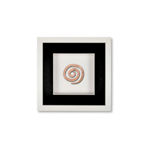 Quadratwerk Wandbild Detailaufnahme Urban Rust Spirale 27cm - Rahmen Weiß, Hintergrund Weiß, Passepartout Schwarz/Weiß