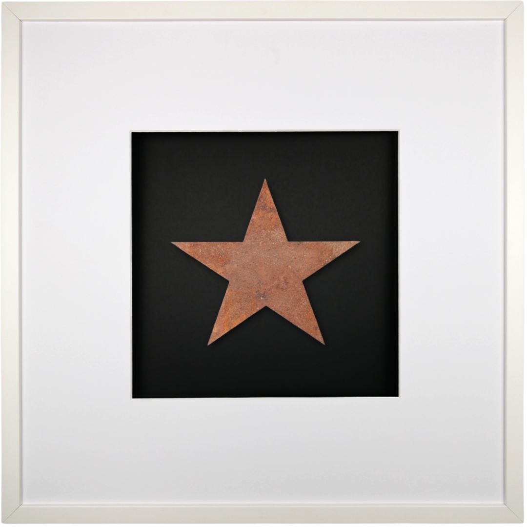 Quadratwerk Wandbild Urban Rust Star 58cm - Rahmen Weiß, Hintergrund Schwarz, Passepartout Weiß/Weiß