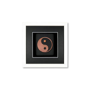 Quadratwerk Wandbild Nahaufnahme Urban Rust Yin & Yang 27cm - Rahmen Weiß, Hintergrund Schwarz, Passepartout Schwarz/Weiß