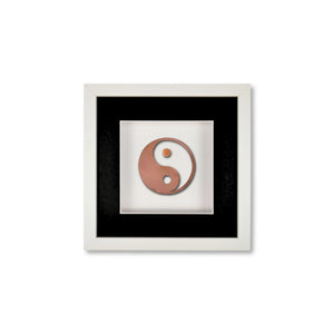 Quadratwerk Wandbild Nahaufnahme Urban Rust Yin & Yang 27cm - Rahmen Weiß, Hintergrund Weiß, Passepartout Schwarz/Weiß